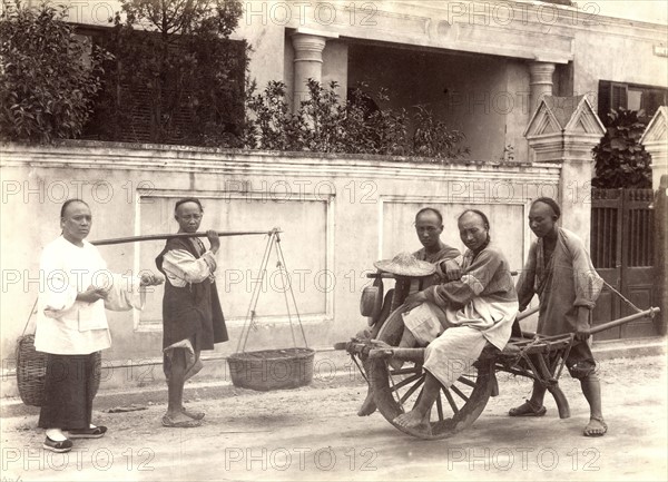 Chine, transport à brouette et petits colporteurs