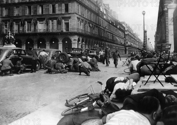 Rue de Rivoli, Paris, the crowd trying to hide from the snipers