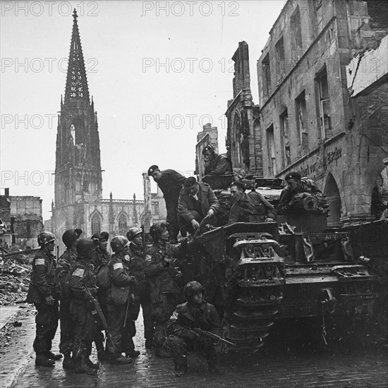 British troops and American infantry in Munster, Germany (1944)