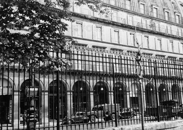Délégation américaine devant l'hôtel Meurice, à Paris, lors de la Libération (août 1944)