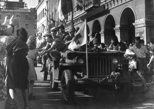 Scene of cheering crowd during the Liberation of Paris (August 1944)