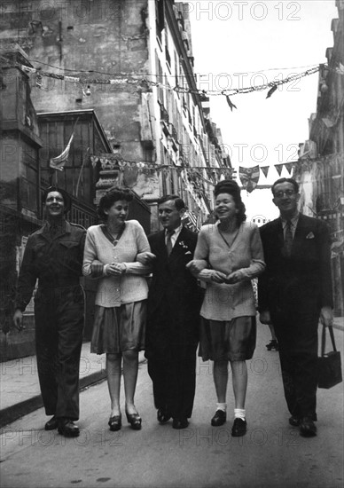 Scene of cheering people during the Liberation of Paris, Rue Saint Paul (August 1944)