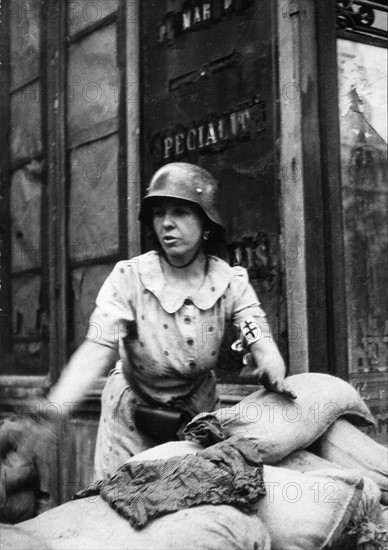 A baker on the barricade, during the Resistance uprising in Paris (August 1944)
