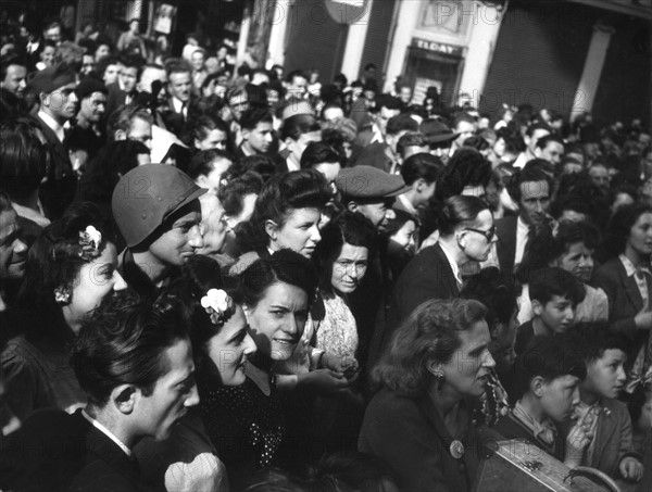 Scene of cheering crowd during the Liberation of Paris (August 1944)