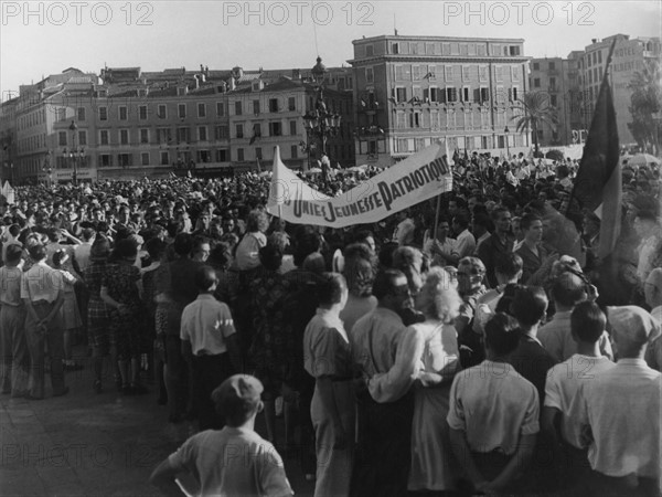 Scene of cheering crowd in Nice, France, during the Liberation (August 1944)