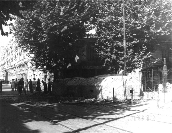 Street scene during the Liberation of Paris (August 1944)