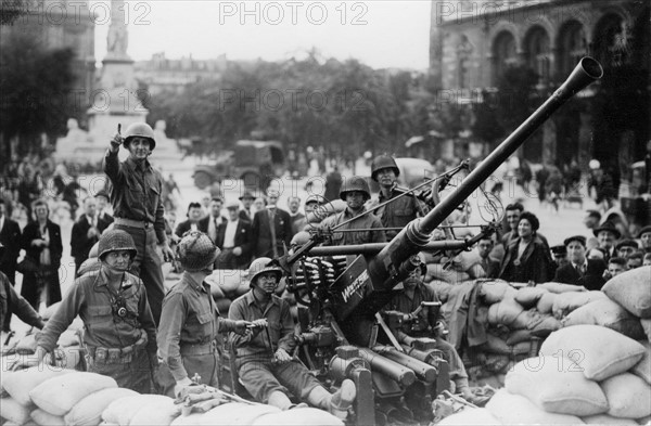 Unité militaire américaine lors de la Liberation of Paris, Place du Châtelet