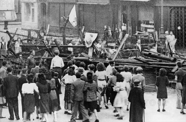 Barricade in the streets of Paris, during the Liberation (August 1944)