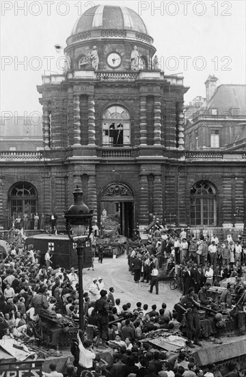 The Senate Palace, in Paris, partly destroyed by bombings during the Liberation (August 1944)