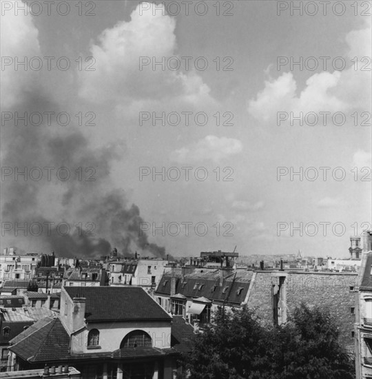 Numerous fires rage in Paris during the Liberation (August 1944)