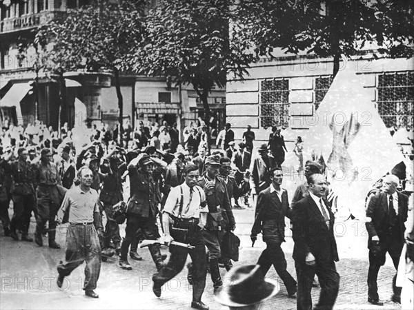 German prisoners on the Paris boulevards, during the Liberation (August 1944)