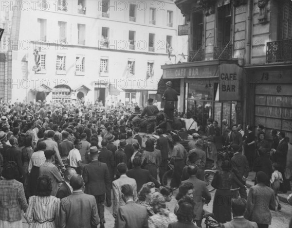 Scene of cheering crowd during the Liberation of Paris (August 1944)