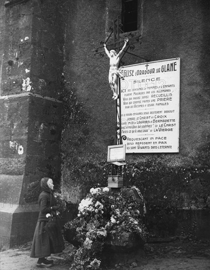 Commemorative plate in honour of the victims at Oradour-sur-Glane (1944)