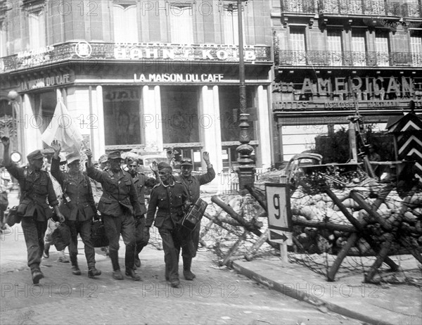 Group of German prisoners, during the Liberation of Paris (August 1944)