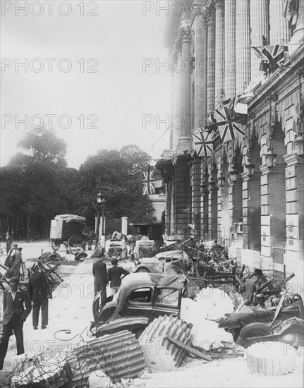 Burnt-out cars on the Place de la Concorde, during the Liberation of Paris (August 1944)