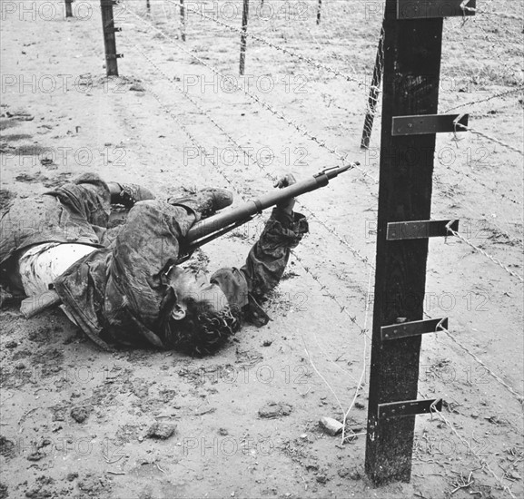 Guerre d'Algérie, rebelle electrocuté dans le réseau électrique (1957)