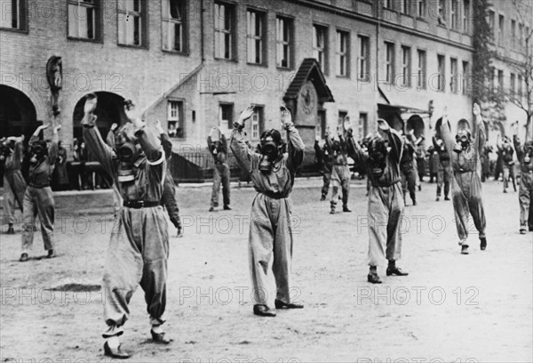 Exercices of passive defense in Germany (1936)