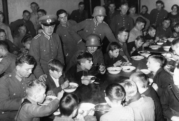 In Berlin, children of unemployed people at the Reichswehr's barracks (1933)