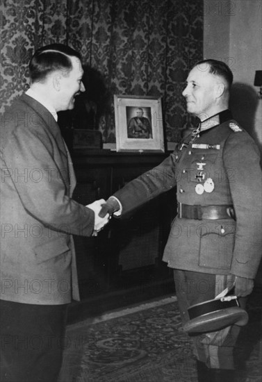 Rommel décoré de la Croix de Chevalier de la Croix de Fer (1941)