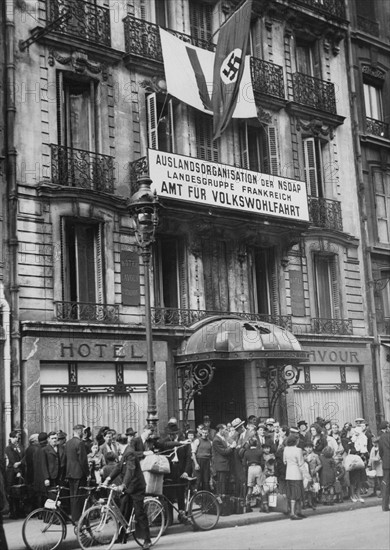 Des Allemands habitant la France rentrent dans leur pays (1941)