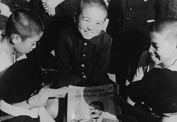 Hitler enjoying a great popularity among Japanese people (1937)