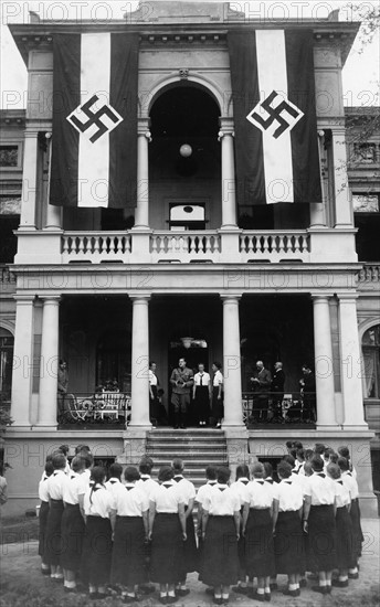 Inauguration d'une école pour jeunes filles faisant partie des B.D.M. (jeunesses hitlériennes féminines), 1934