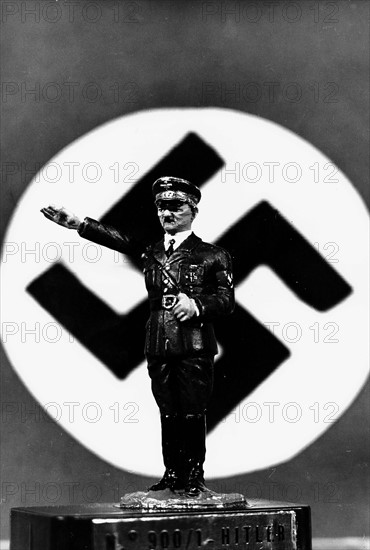 Statuette miniature représentant Adolf Hitler