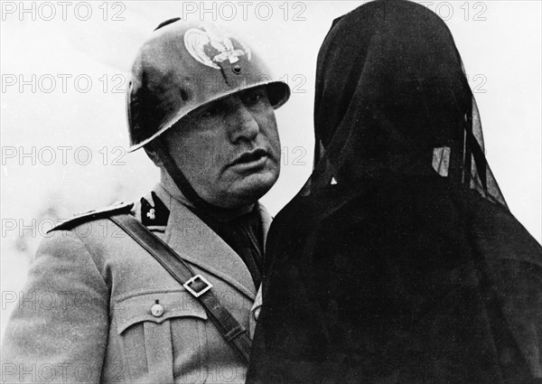 Mussolini discussing with the widow of an Italian volunteer (1937)