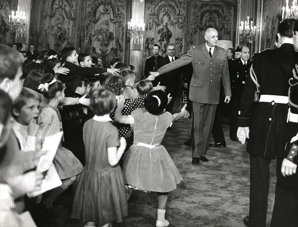 Christmas celebration for children at the Elysée palace, 1964