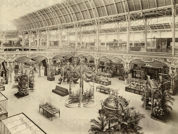 Paris. Exposition Universelle de 1900. Pavillon du costume.