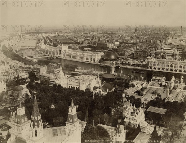 Paris. 1900 World Exhibition. Shot of Paris taken from the Trocadero.