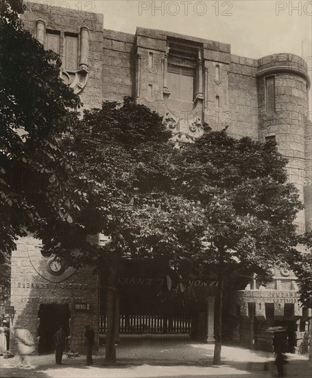 Paris. Exposition Universelle de 1900. Manoir à l'envers.