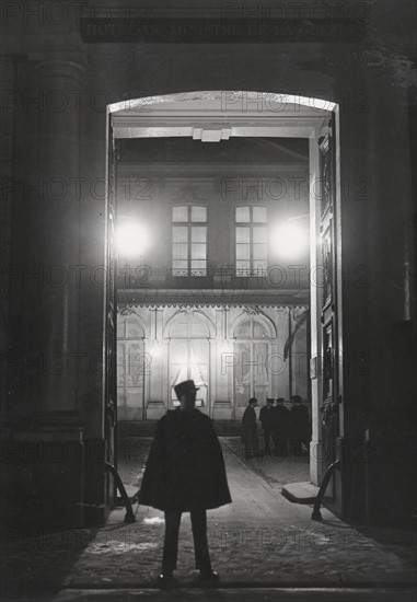 Policeman before the War ministery in Paris, 1938