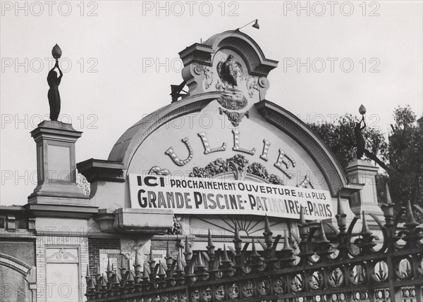 Ouverture de la plus grande piscine-patinoire de Paris