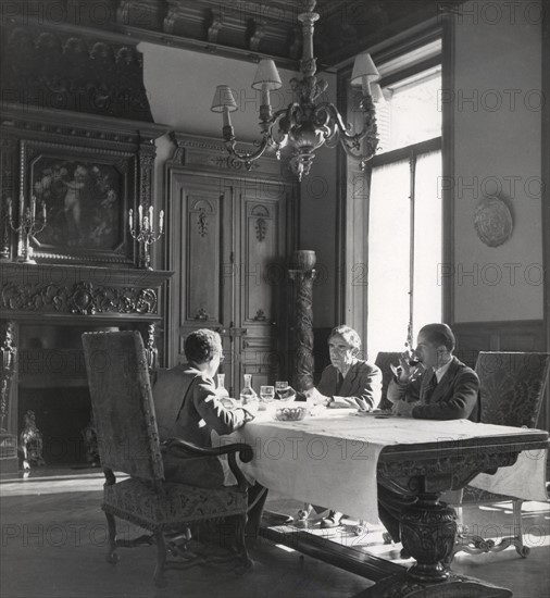 Dinner in the big dining room of the villa Il Paradiso in Nice