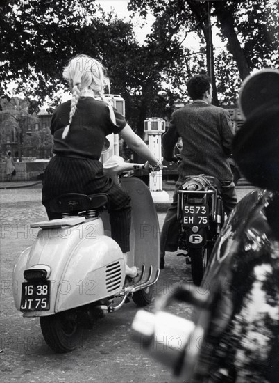 Scooters dans les rues de Paris