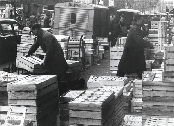 Installation du marché à Paris