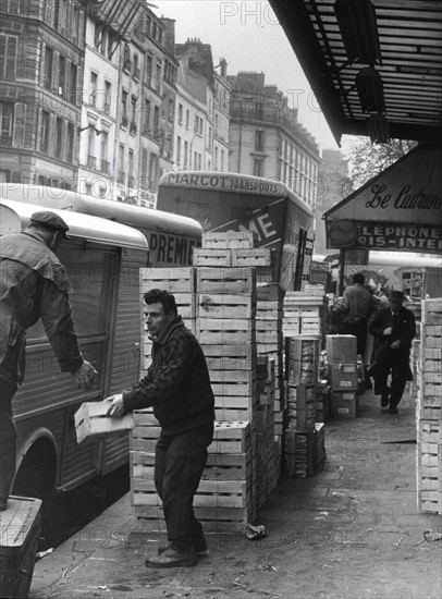 Installation du marché à Paris