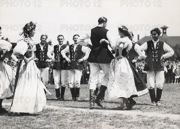 Gypsy dancers