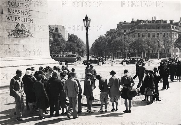 Recueillement sur la tombe du soldat inconnu, 1938