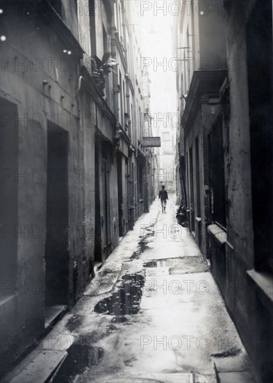 La destruction des îlots insalubres : impasse Saint Denis à Paris