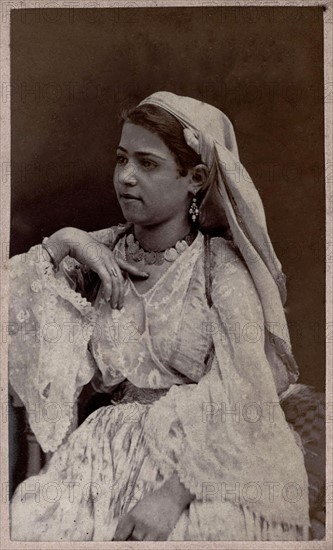 Portrait d'une jeune juive tunisienne