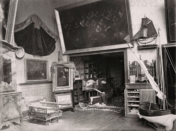 Ernest Duez dans son atelier