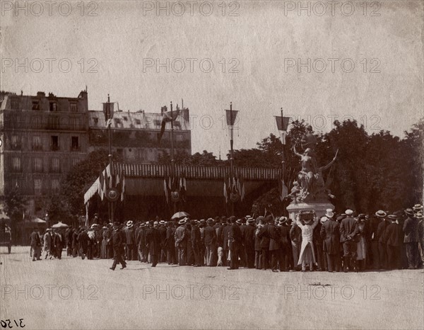 Atget, Inauguration of the Garnier statue in Paris