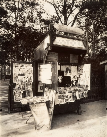 Atget, Kiosque à journaux