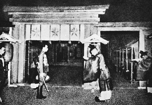 Pu Yi célèbrant une cérémonie religieuse pour les japonais, 1940