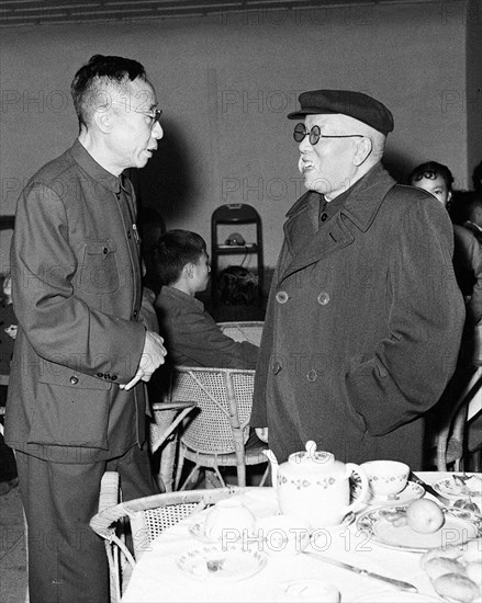 Pu Yi en conversation avec Xie Jue Zai, septembre 1961
