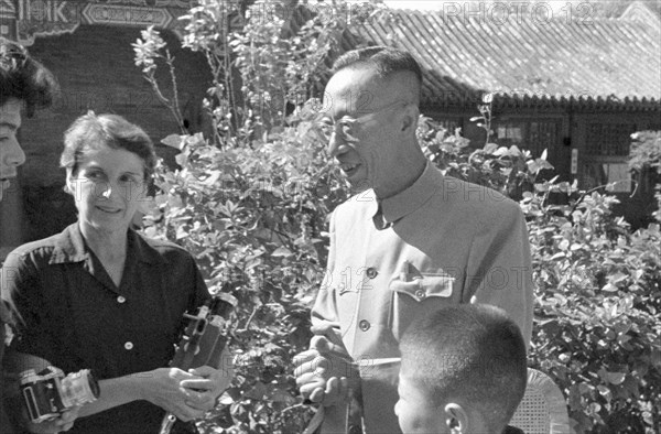 Pu Yi et l'épouse du poète Xiao San, semptembre 1961