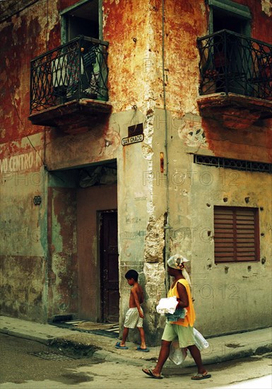 La Havane, à Cuba, Scène du quotidien dans une rue de la vieille ville