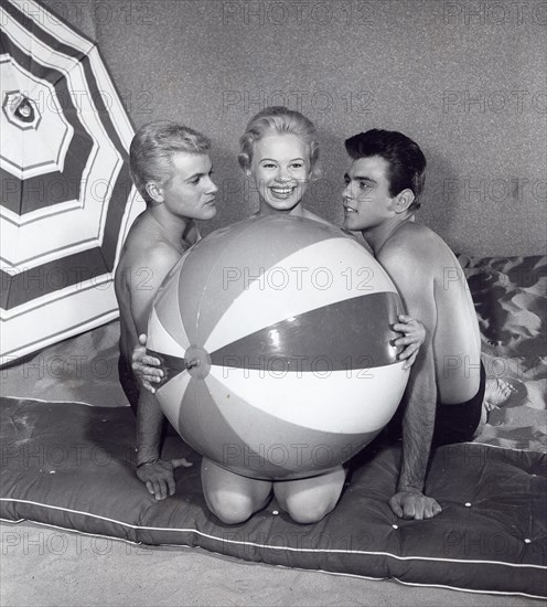 Entertainment News - April 4, 1961